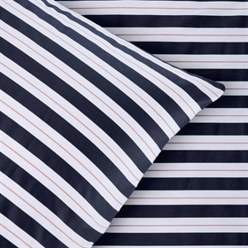 Enkelt og elegant sengesæt fra Luna Denmark med flot stribet motiv